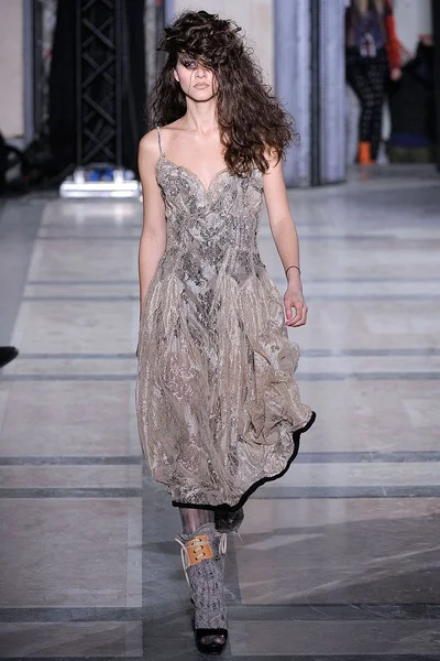 Look 50